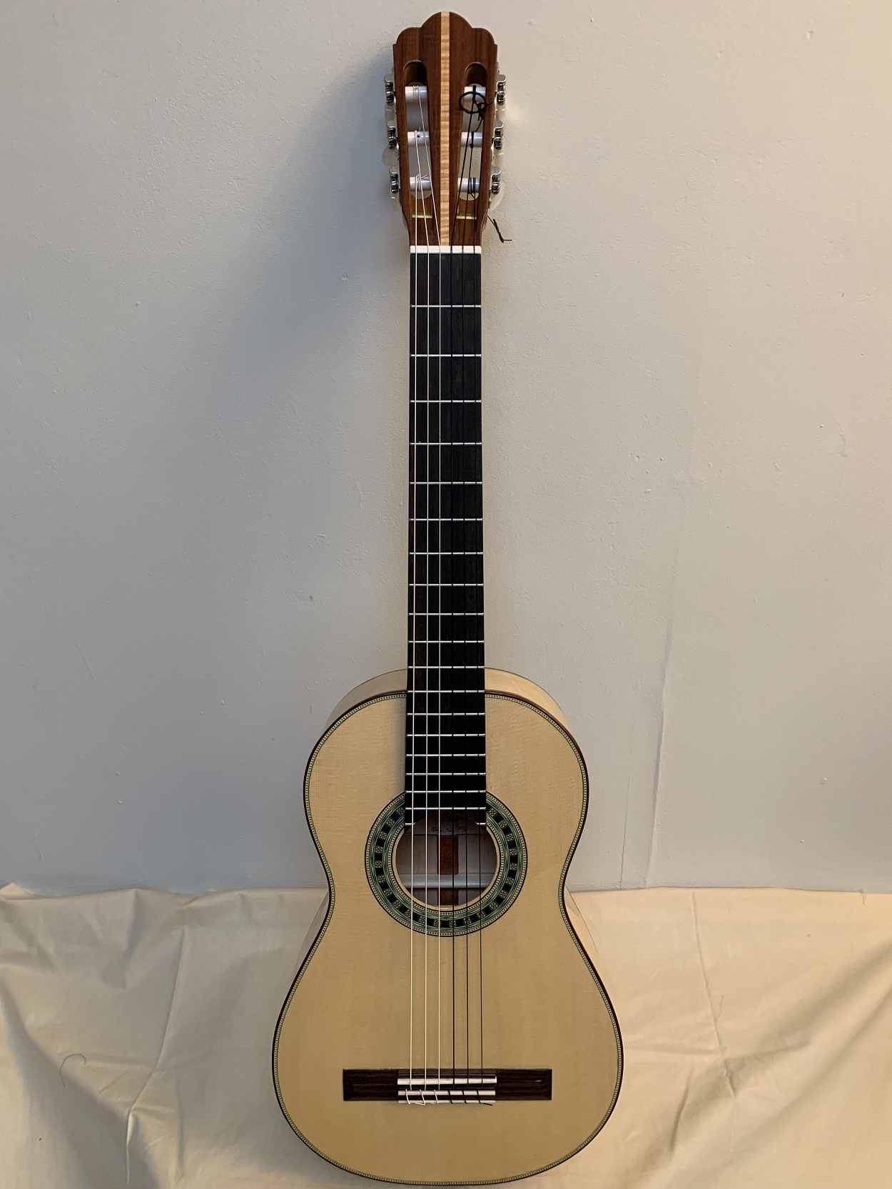 A Rios Nebro Concert Classical Guitar Torres FE17 model Spruce top, Maple back and sides
